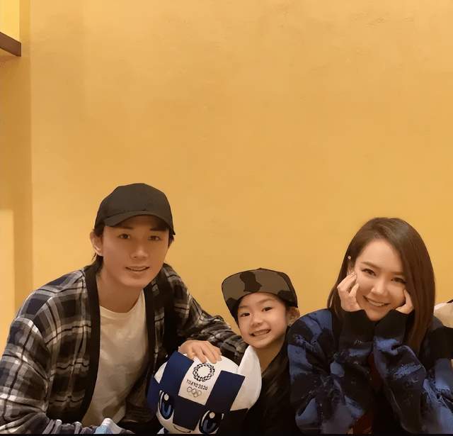 贾云馨|李小璐晒女儿欧美妆！甜馨长发及腰容貌精致，千万豪宅内景罕曝光