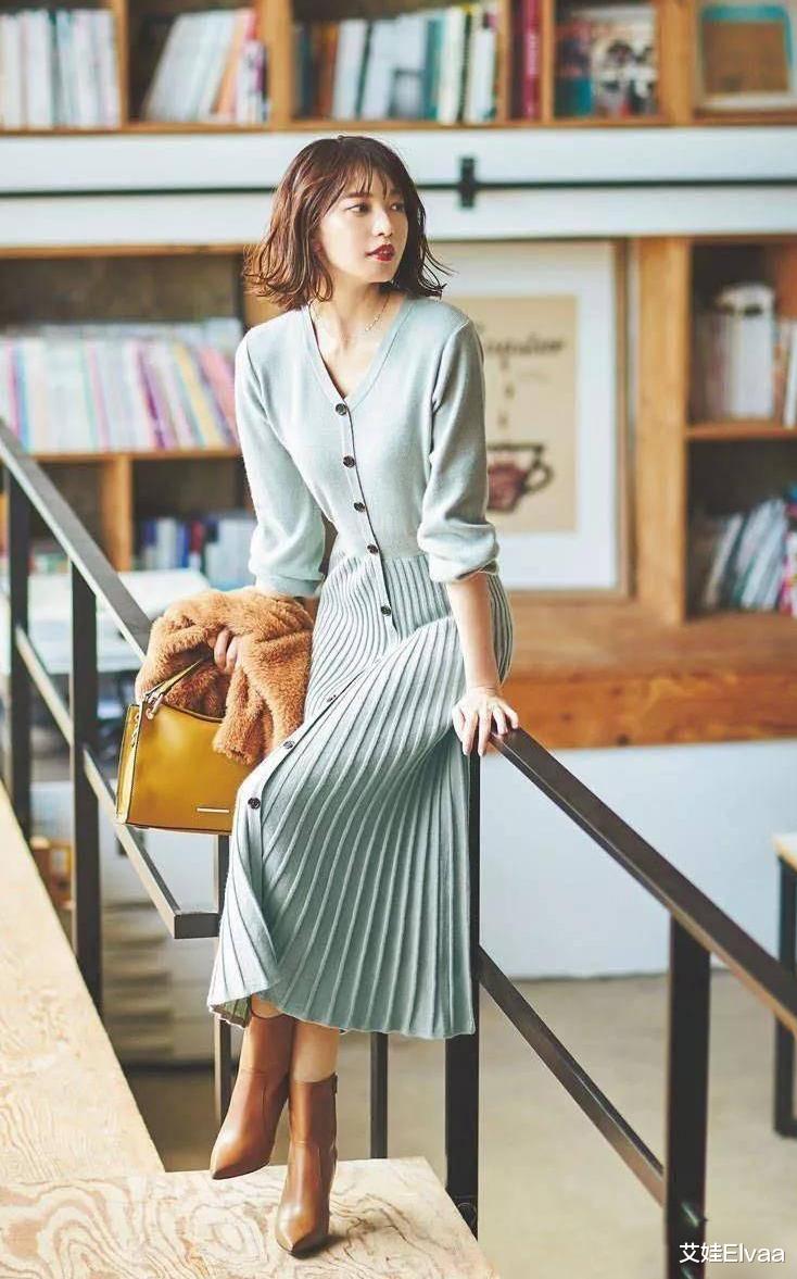 早秋4种“土气穿搭”忍不了，打底裤外穿是其一，其他你中了没