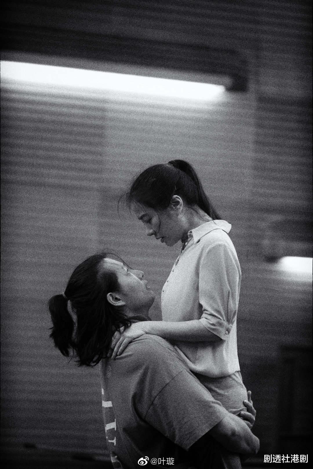 叶璇|TVB前花旦晒近况！自曝排练话剧时受伤，笑言像是被帅哥撞到肋骨