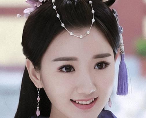 明明是美女,笑起来却很“恐怖”,这6位女星,不笑美艳一笑瘆人