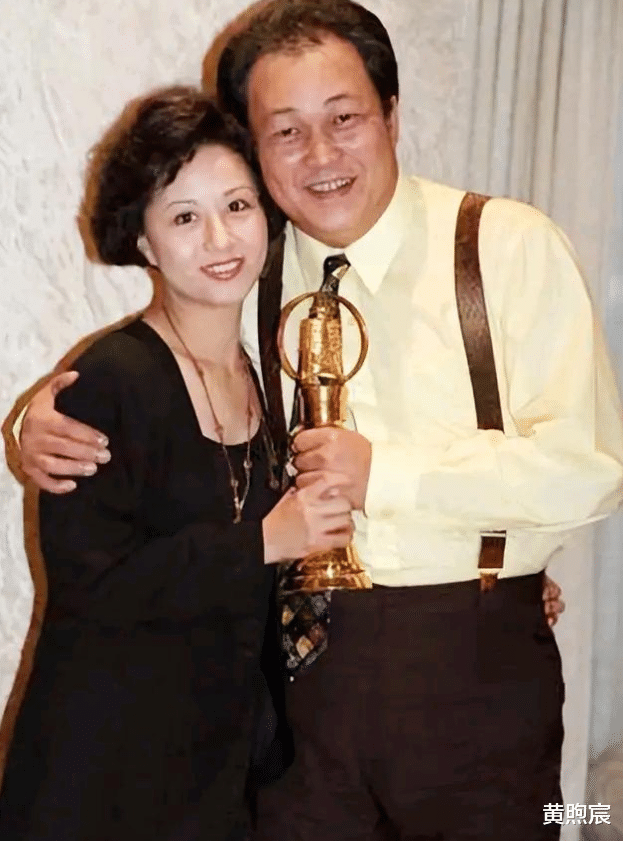 金超群|“包青天”金超群:娶初恋,妻子为他退出娱乐圈,结婚35年无绯闻