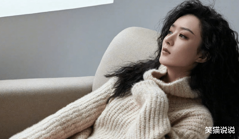 赵丽颖|造型师晒与赵丽颖合照,颖宝头发浓密又现窄额发际线,状态很好似洋娃娃!