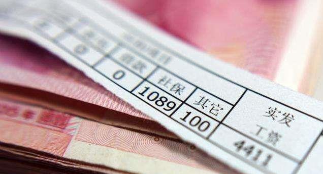 2012年母亲病重失明,女子驱车600里将其抛弃,8旬姥爷躲屋里旁观
