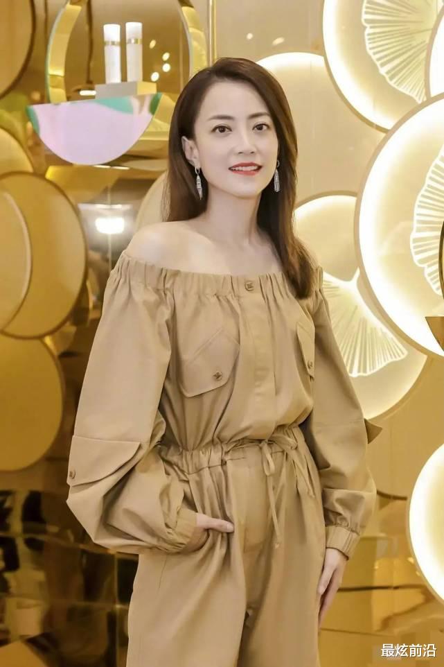 霍汶希|谢霆锋经纪人霍汶希太美了,穿连体裤时尚优雅,气质不输女明星