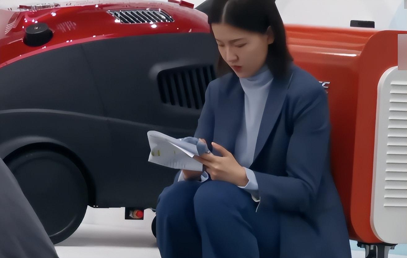 董明珠|董明珠直播时愤然离场，全程黑脸瞪女主播，场面十分尴尬引发热议