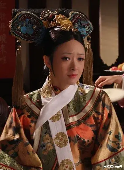 华妃|甄嬛传：齐妃年老色衰没啥家世，为何能跟华妃平起平坐？