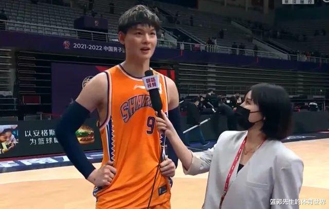 斯维托丽娜|赵继伟致命失误，王哲林关键4罚中1，中国男篮国手就这水平？