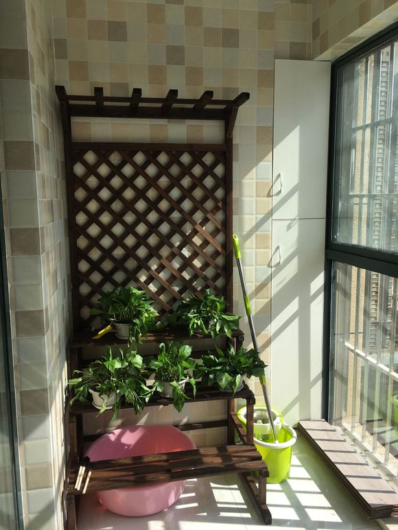 朋友自己装修设计新房,电视墙漂亮,说装修家具家电花了12万?