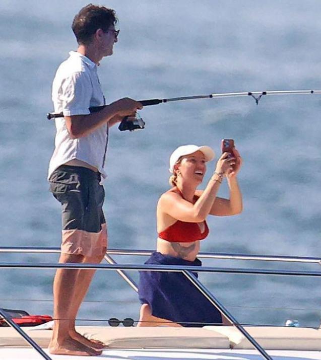 斯嘉丽|38岁斯嘉丽近况，小腹赘肉明显，18年后才回应和男星梯震：离谱