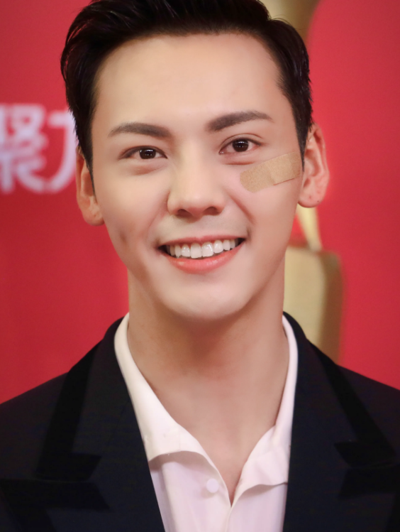 陈伟霆|陈伟霆要接班谢霆锋、余文乐?拍港片豁得出去,但演技却被质疑