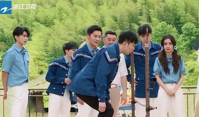 Angelababy|《奔跑吧》：angelababy意外受伤，手上绑了纱布，她真的很坚强