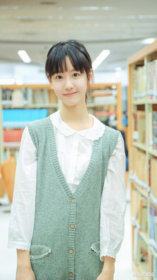 周冬雨|寡淡脸一遇港风就惊艳？周冬雨霸总，毛晓彤惊艳，鞠婧祎改头换面