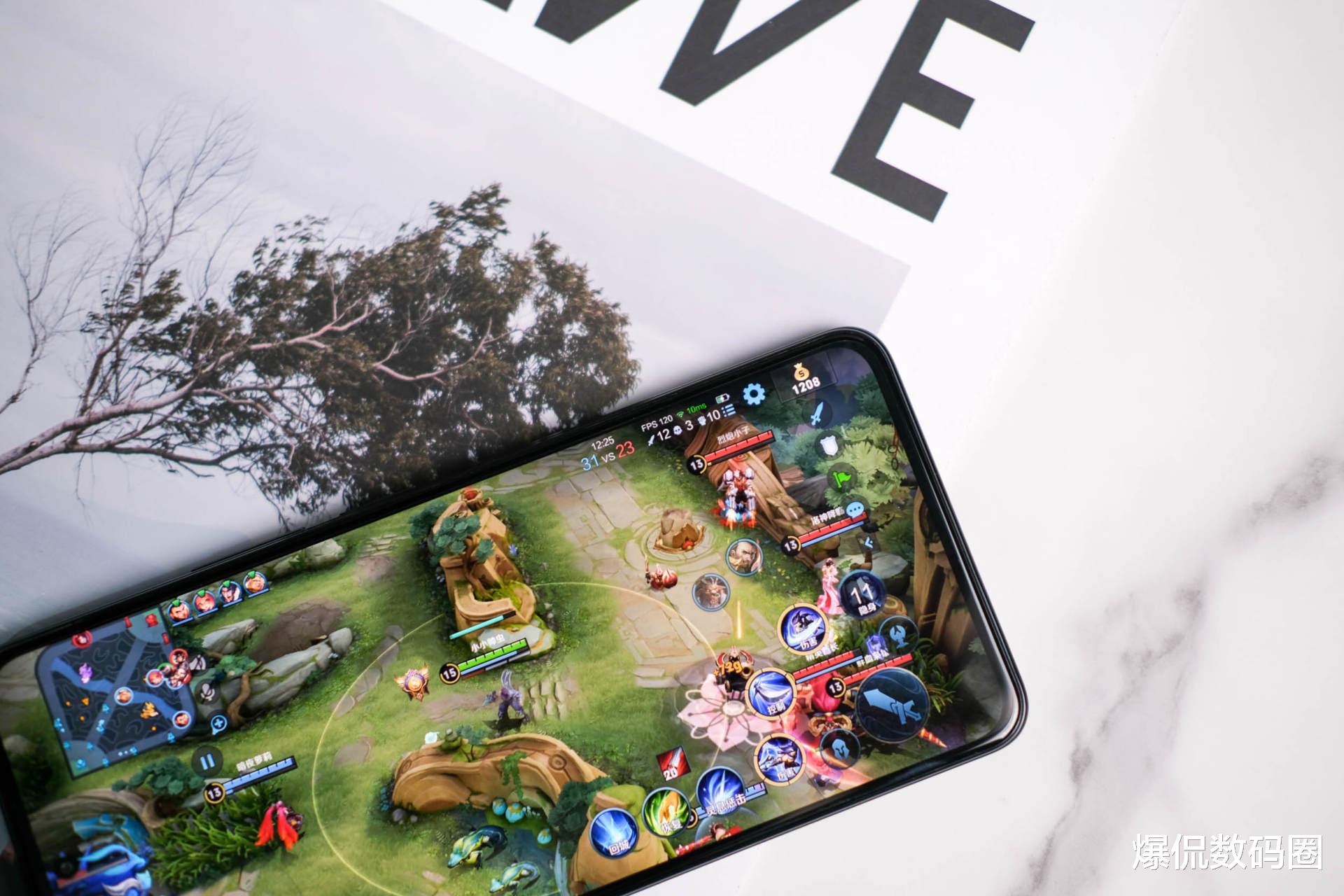 大屏|价格创新低！国产旗舰“守门员”进入缺货阶段，同价位唯一2K直屏