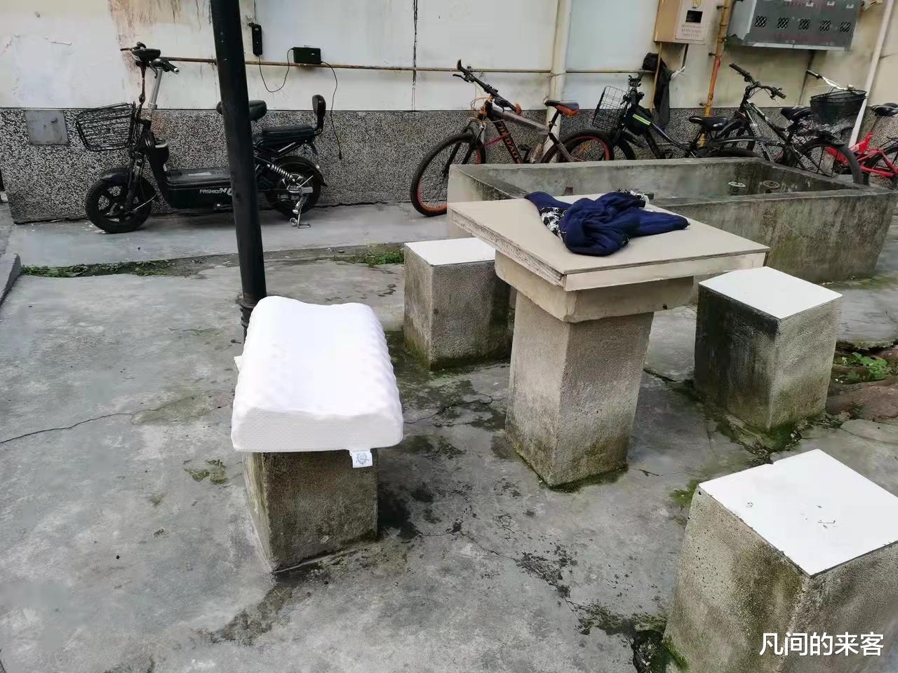 跌落神坛的乳胶床上用品