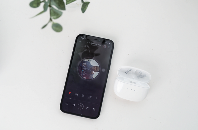 抖音|绝了!我找到了耳机界的 iPhone SE 3,比 AirPods 香多了