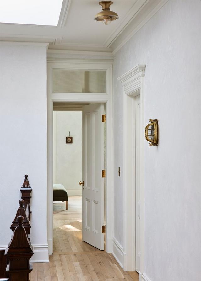 年轻人的住宅，古铜色装饰元素，大理石增添气质，优雅得让人服气