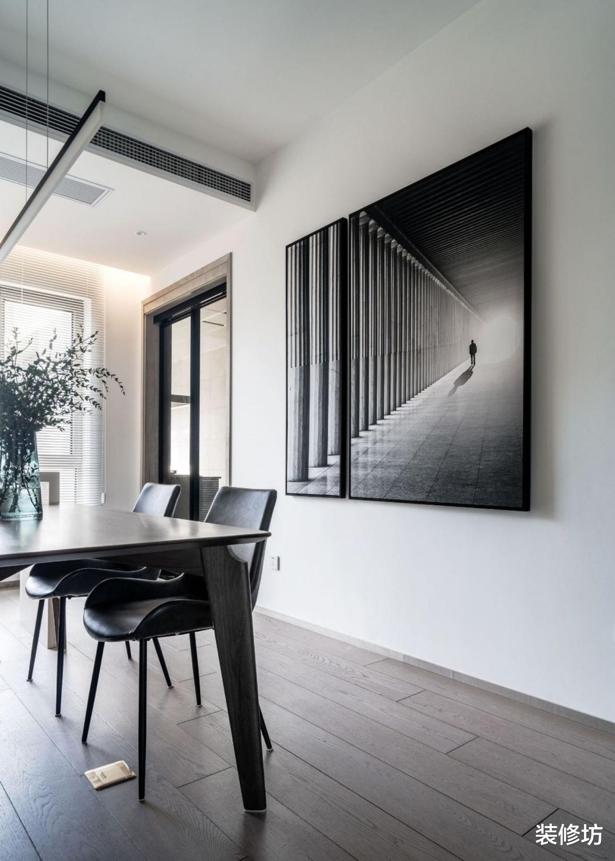 U型开放式置物架,还有半开放书房,层层递进的空间格外美