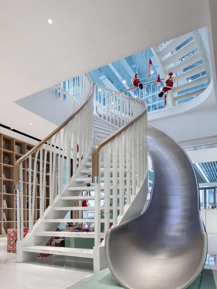 |有趣办公室 | 我在公司滑滑梯，国内10个办公室滑梯盘点