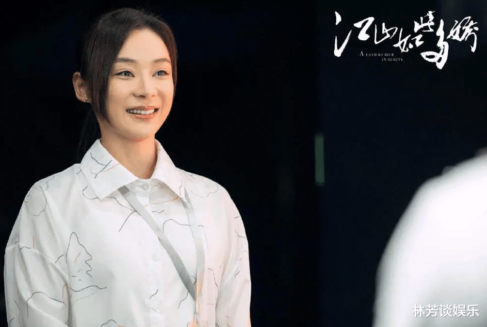 袁姗姗|懒理于正内涵,35岁袁姗姗穿国内首秀高定,美出千金豪气范!