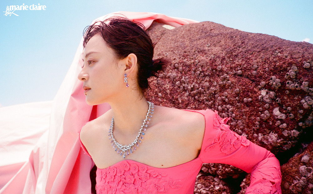 孙俪|孙俪一袭热粉长裙登封 夏日海滨演绎双面出彩魅力