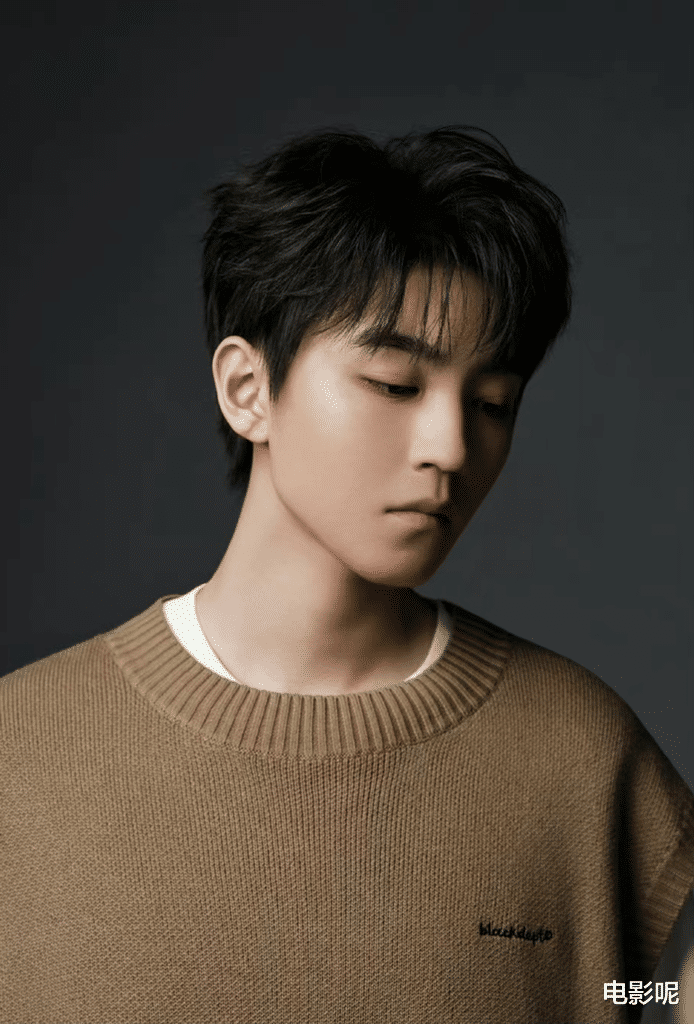 冰封|王俊凯大学老师称,小凯边拍《重生之门》边写论文,侧面澄清谣言