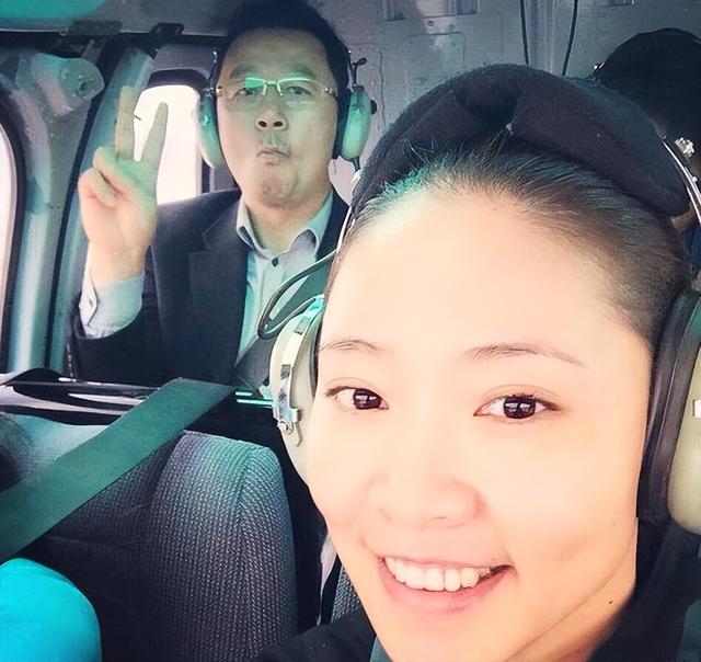 李燃|郭涛妻子李燃,嫁大15岁丈夫,婚后生两娃,一家四口幸福甜蜜