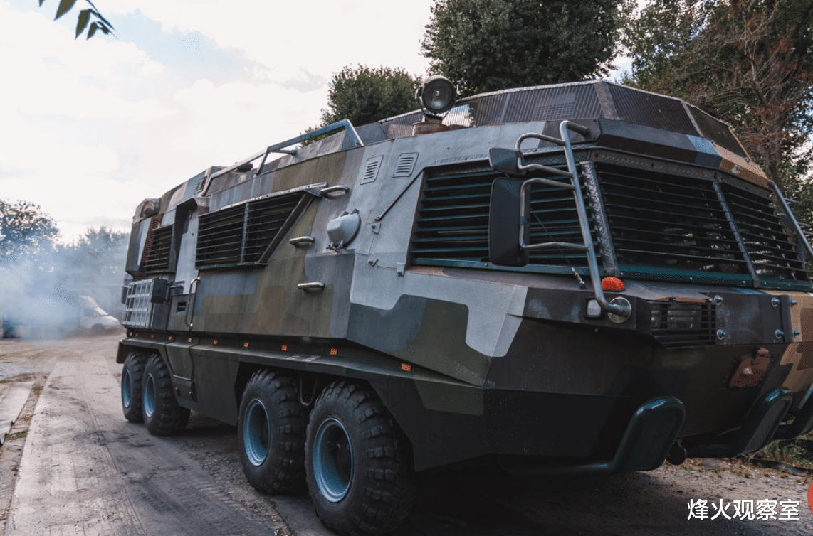 乌军基地车惊现东乌竟是由乌军人员手工打造这车究竟有啥用