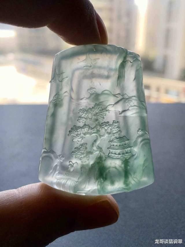 翡翠|龙哥说翡翠:你知道如何根据料子的特点来设计题材吗?
