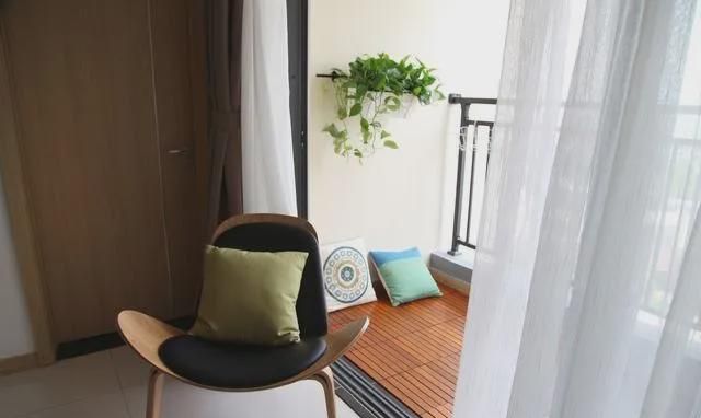 朋友晒新房,说装修就是要简单,我看后说住了三年你就要哭