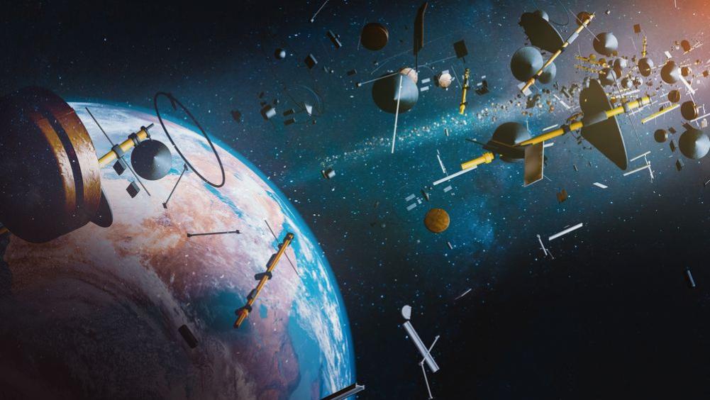 美通信卫星崩溃解体，俄科学家发出警告，中国空间站也受威胁