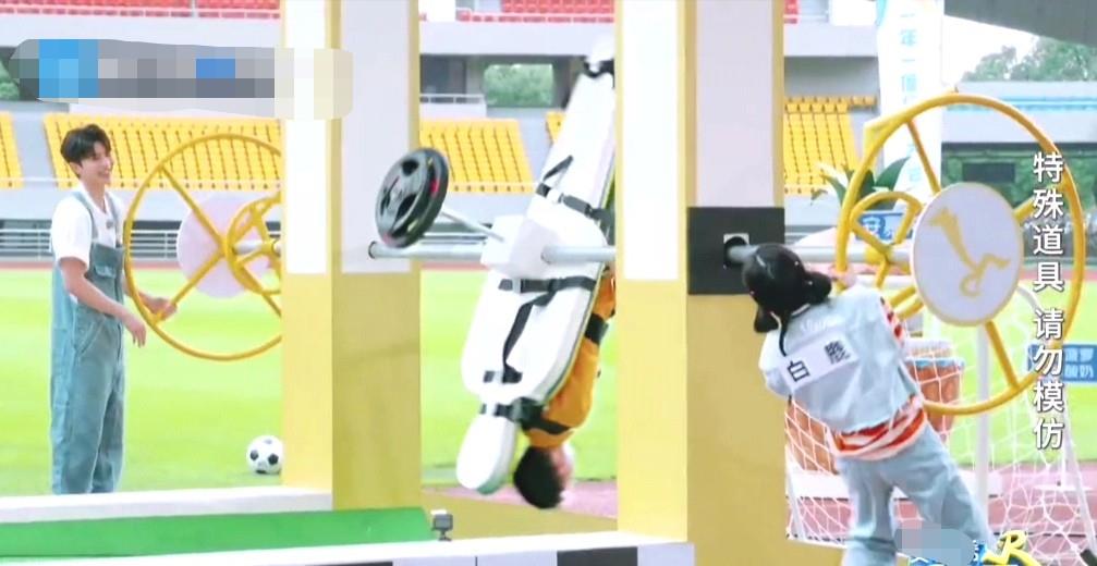 蔡徐坤|白鹿的“使坏”，蔡徐坤的“倔犟”，让本期跑男充满了笑点