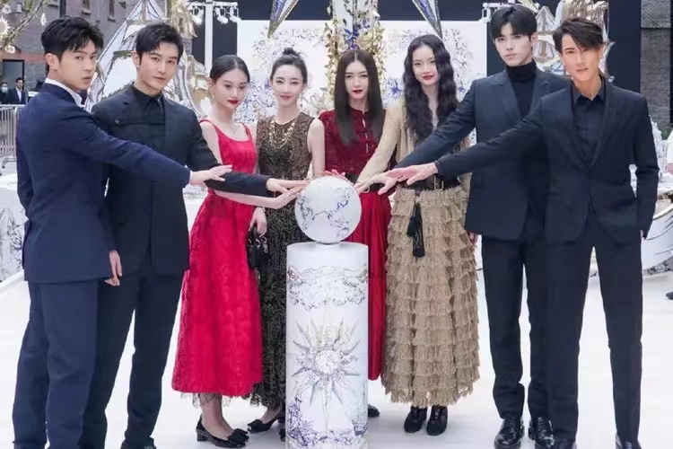 黄晓明|Baby和黄晓明这边，又掀起了“旧情复燃”的迷雾。