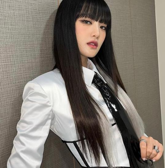 (g)i-dle , 其中成员之一 minnie在近日的节目上公开自己的家世背景!