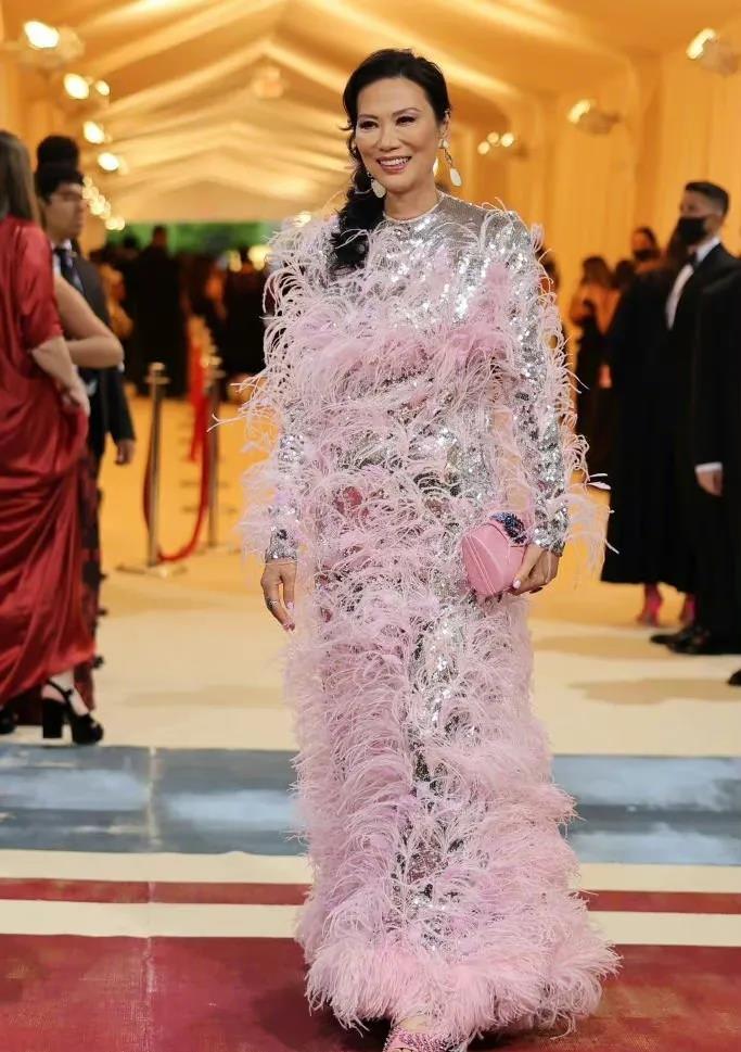 |金卡戴珊太豪情,花450万只为穿梦露同款,减肥14斤和新男友热恋