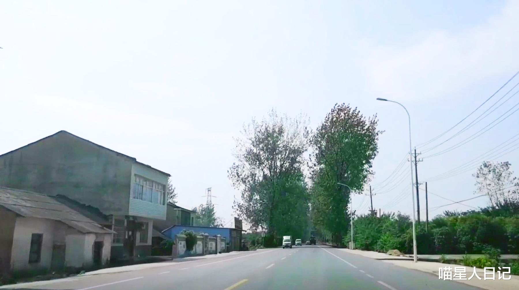 随拍武汉边界上一座小镇:经过的省道成商业街,周末很少看到人