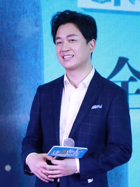 潘粤明|潘粤明当属头一例！被罚25.8万后人设没塌，反而被网友们给安慰了