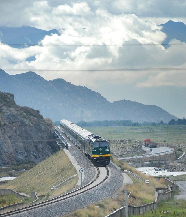 宝山石头城|去西藏旅游，除了飞机和自驾，坐火车也是一种刻骨铭心的体验？