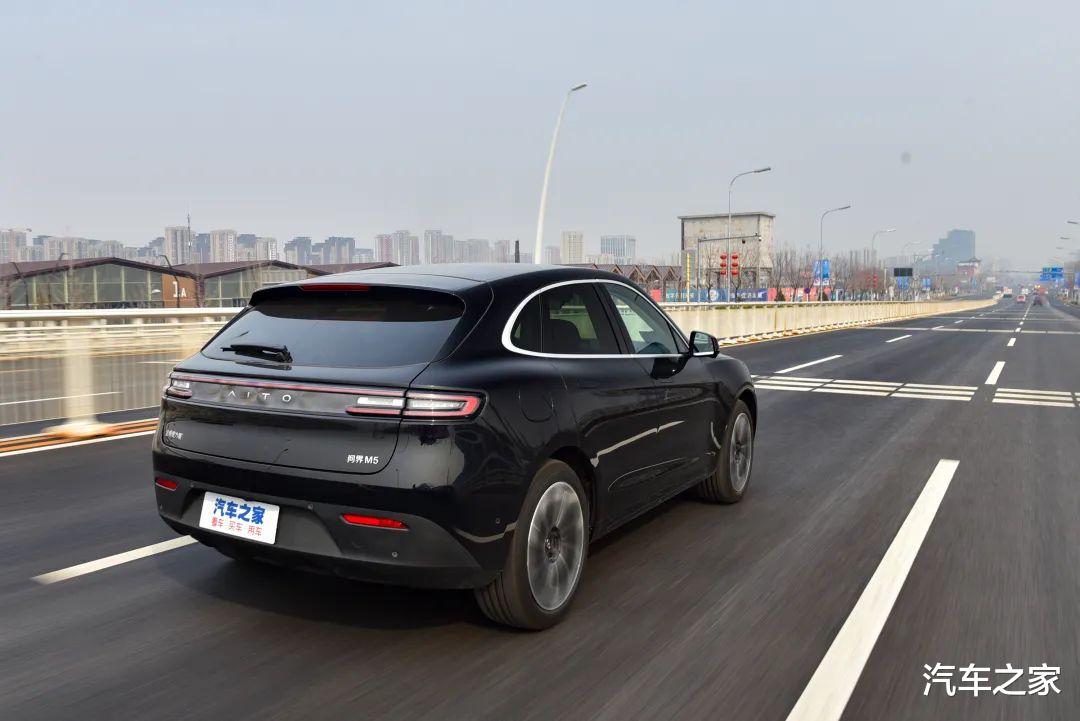 華為|中型SUV，油耗比漢蘭達低，加速比卡宴快，不到28萬就能買！