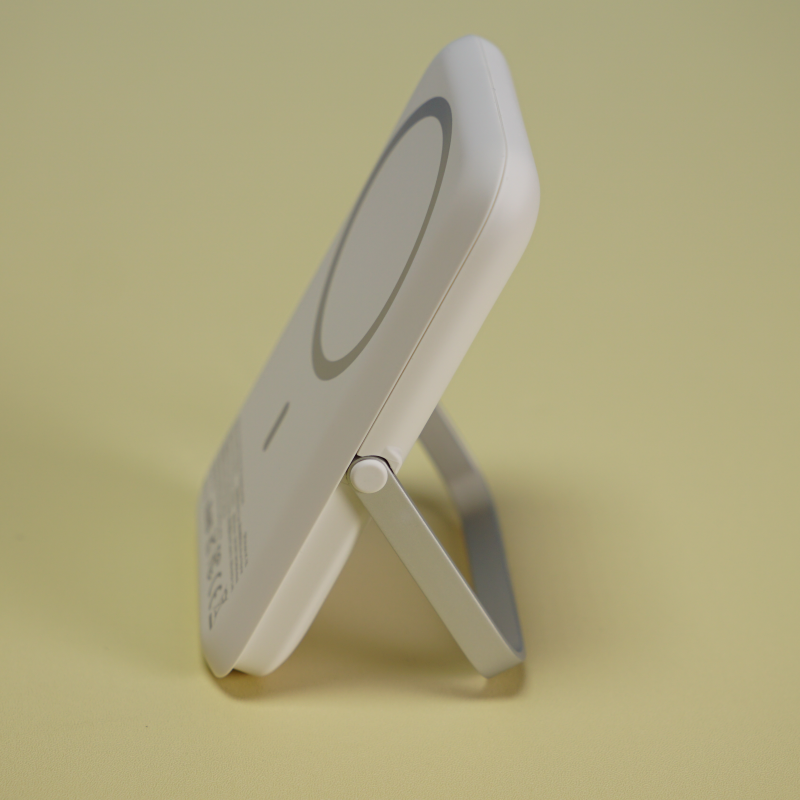 移动游戏|麦多多磁吸充电宝体验：MagSafe完美适配，iPhone13最佳伴侣