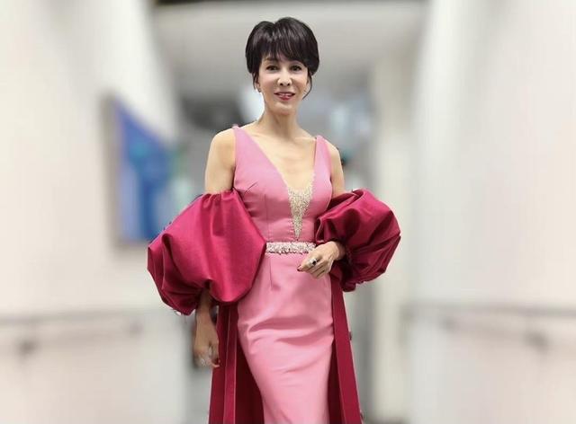 郑裕玲|郑裕玲被传将约满离巢TVB，结束40年宾主关系