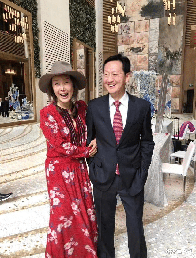 吴磊|50岁孙悦晒出生时老屋，被儿子吐槽像鬼屋，17年前嫁身家10亿富商