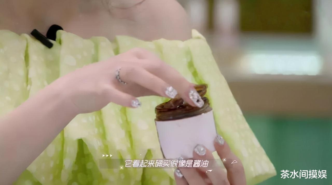 张雨绮 女星保养方式太奇葩：宁静用开塞露护肤，张雨绮烂菜叶自制酵素
