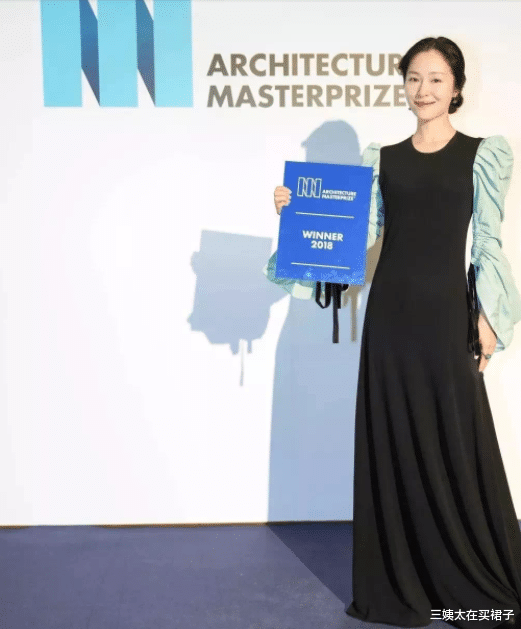 江一燕|和佟大为同居，与邓超传绯闻气走孙俪！老年人恋爱就像老房子着火