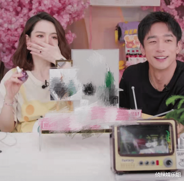 戚薇|戚薇怀二胎后努力赚奶粉钱，直播到深夜才收工，孕肚大到藏不住