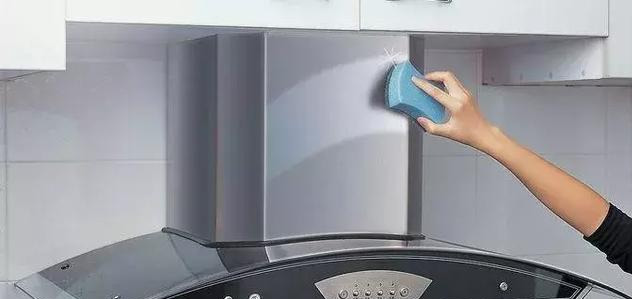 油烟机脏了别拆下来就洗,这样做洗完跟新买的一样