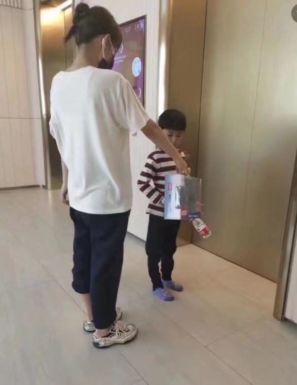 张嘉倪|买超被曝出轨21岁女学生，张嘉倪再回应透露现状：今后专心搞事业