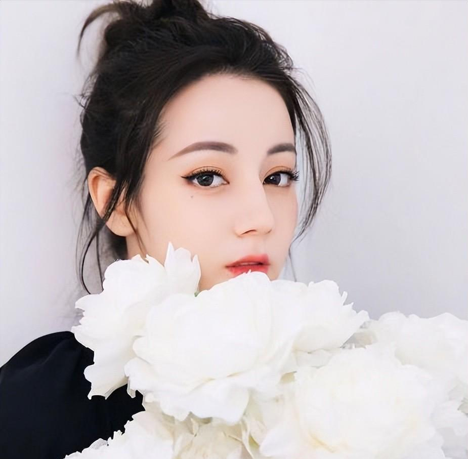 自然堂 7大女神丸子头盘点，刘亦菲惊为天人，钟丽缇一言难尽