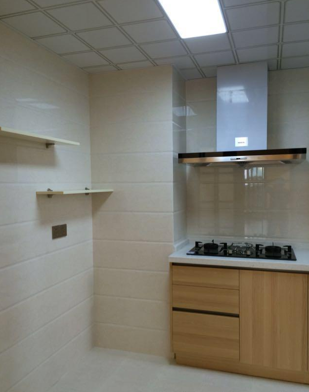 装修走了一圈20块的石膏线,效果出乎意料地好看,家人都说赚了