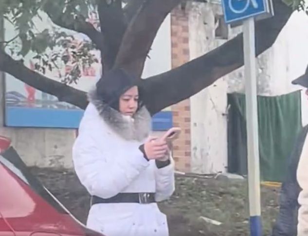 何超云|陈妍希带儿子看《流浪地球2》,小星星声音软萌,长相酷似王俊凯