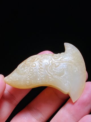 和田玉籽料|清乾隆 和田玉籽料 龙首斧形 玉钺 玉珮 挂件